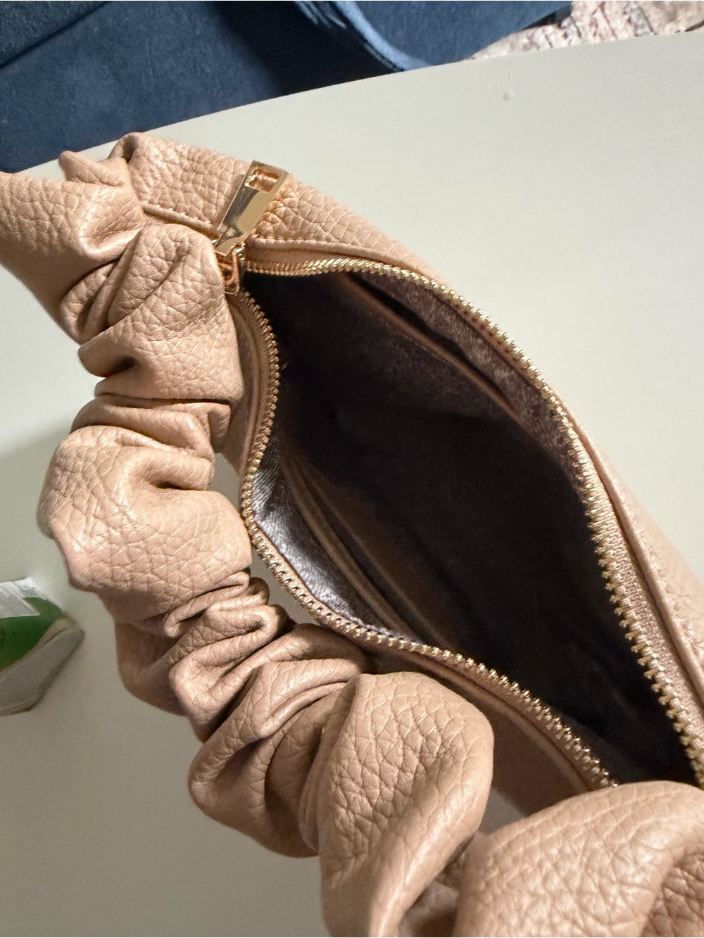 Women’s Tan Scrunch Handle Shoulder Bag - Picture 4 of 6